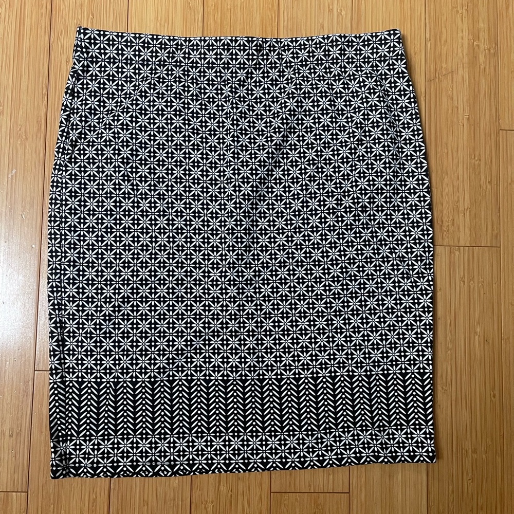 Max studio mini skirt, size L, worn once.